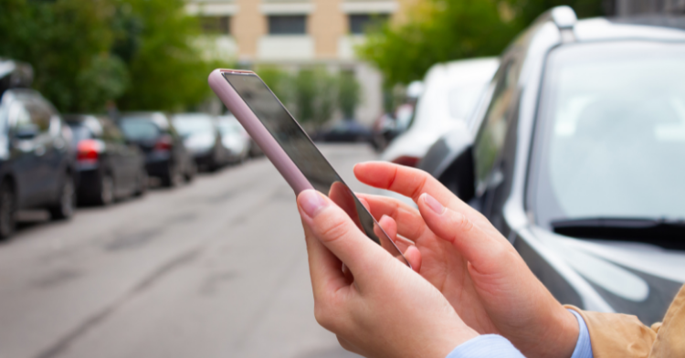 Esta aplicación te a permitir guardar la ubicación donde se encuentra tu coche estacionado.
 