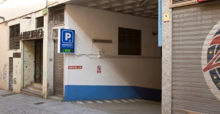 Garajes Monroy: Parking en el centro de Salamanca Somos una empresa con amplia trayectoria en el sector, brindando servicios a nuestros clientes desde 1984 y ofreciendo...